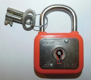 ANCIEN CADENAS ABUS ROSE NEUF . 88/55 . AVEC 2 CLEFS . ANCIEN STOCK DE MAGASIN - Picture 1 of 10