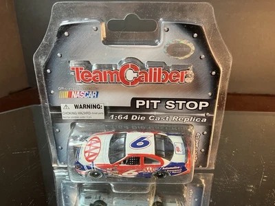 Mark Martin #6 AAA Insurance 2006 Ford Fusion 1:64 Team Caliber Pit Stop - Image 1 of 2