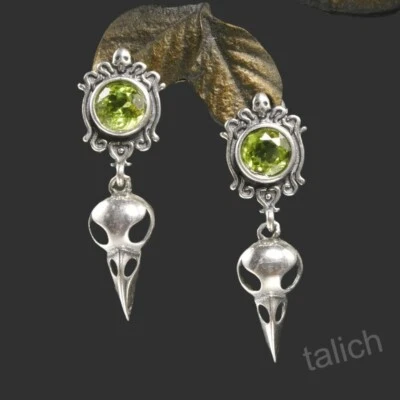 Pendientes colgantes pequeños calavera cuervo cuervo cuervo peridoto verde plata de ley 925 Foto 1 de 4