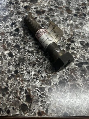 31-2900619 TORNILLO PARA SOPORTE FWA EN OLIVA 1465/1470 Foto 1 de 2