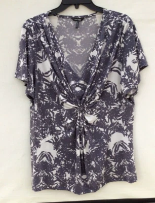 Blusa Top Daisy Fuentes Estampado Azul/Gris y Crema Nudo Retorcido Talla 1X Nueva Sin Etiquetas Foto 1 de 3