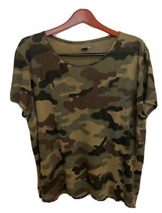 Womens Divided by H&M Camo Print Short Sleeve Shirt Size Extra large XL Comfy