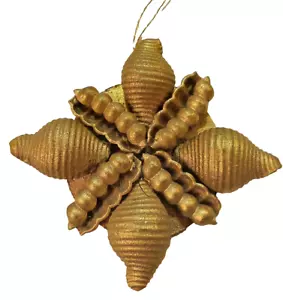 ORNAMENTO ALBERO CONCHIGLIA ORO VINTAGE FATTO A MANO - 3 1/2"" X 3 1/2" - Foto 1 di 4