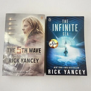 The 5th Wave and The Infinite Sea Paperback Book Bundle LOT x2 by Rick Yancey - Picture 1 of 12