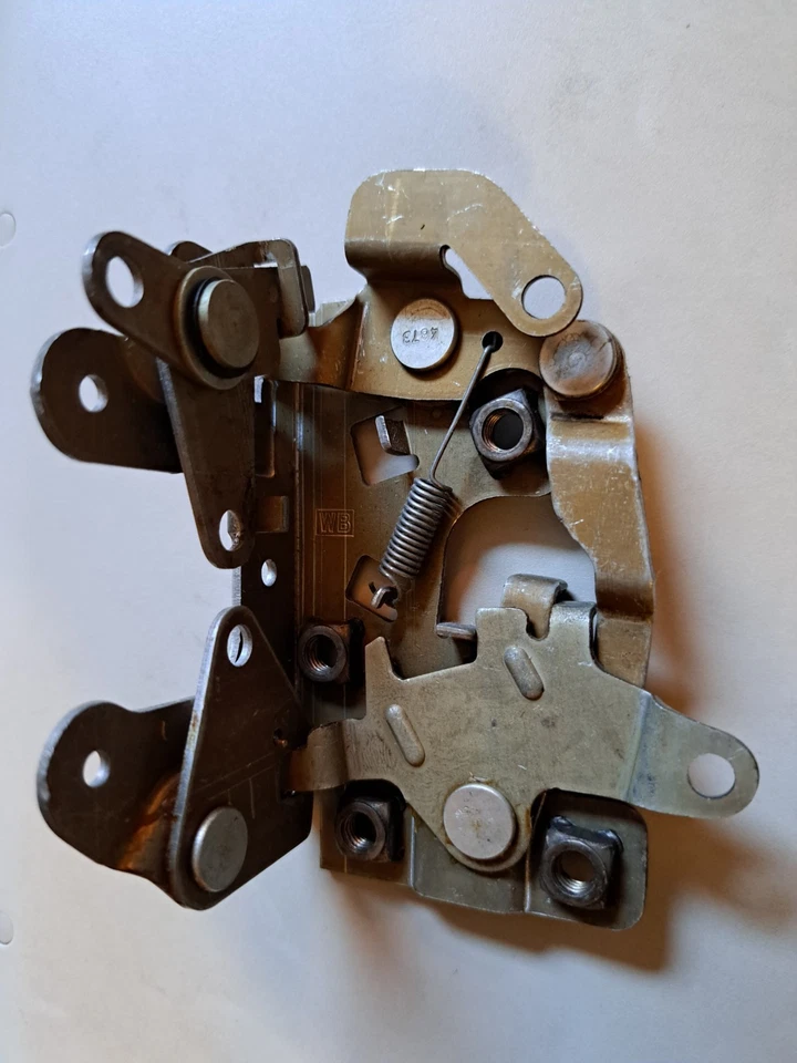 Новый из старых запасов замок левой двери Jaguar XJ6  - Изображение 1 из 4