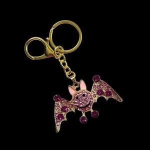 Betsey Johnson funkelnd lila Halloween Fledermaus Tasche Swag Schlüsselanhänger Clip Anhänger - Bild 1 von 2
