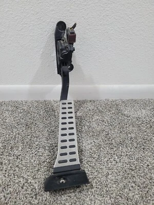 USED and Tested 2011-2016 Hyundai Elantra Silver Accelerator Pedal 32700-3XXXX - Image 1 of 4