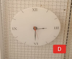 OROLOGIO DA PARETE IN VETRO BIANCO D/30 NUMERI ROMANI NERI - Foto 1 di 1