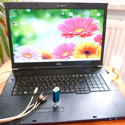 Siemens Li3910 BUISNESS 18 Zoll BrillantView l 500GB SSD Windows 11 8GB RAM neu - Bild 1 von 4