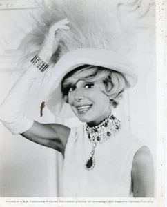 CAROL CHANNING 8X10" PHOTO * THOROUGHLY MODERN MILLIE *UNIVERSAL - Picture 1 of 3