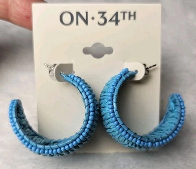 34 号亮蓝色种子珠和拉菲亚 C-Hoop 耳环背面 1.25 — 第 1/3 张图片