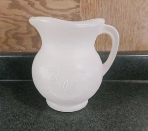 Jarra de plástico Kool-Aid Man vintage de 2 cuartos de galón años 80 - Imagen 1 de 4