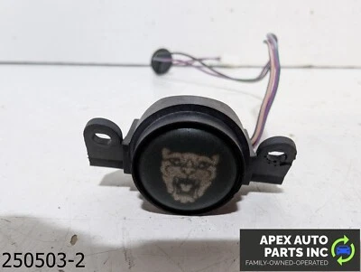 原始设备制造商 2000 - 2004 年捷豹 S 型 4.2L 后备箱释放按钮开关 — 第 1/4 张图片