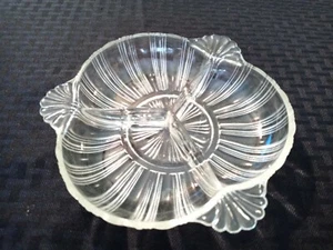 VINTAGE 3-TEILIG GETEILT KLEEBLATT RELISH SCHALE GERIPPTE LASCHE GRIFFE kostenloser Versand - Bild 1 von 8