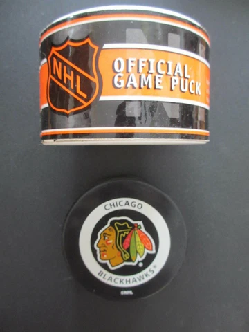 Chicago Blackhawks Official 1996-99 NHL Game Hockey Puck in Original Package Cover