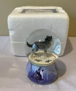 Bradford Exchange GREY GUARDIAN Wolf Spirits Within Musical Glitter Globe NEW - Picture 1 of 7