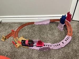Ashima’s Hilly Adventure-Thomas Friends Batería Motorizada Juguete Tren Set ¡Funciona! - Imagen 1 de 3
