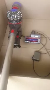 Dyson V8 animal cordless vacuum cleaner - Picture 1 of 7