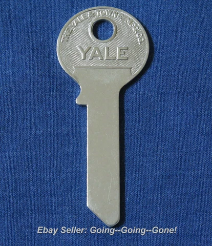RARE ORIGINAL YALE & TOWNE # 3 1/2 PADLOCK KEY BLANK ANTIQUE YALE PADLOCKS NOS Cover