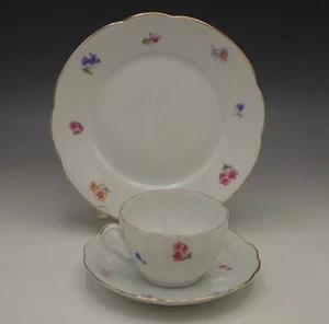 ARABIA DI FINLANDIA PORCELLANA TRIO TAZZA PIATTINO PIATTO VINTAGE FLOREALE SMERLATO - Foto 1 di 7