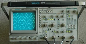 Osciloscopio Tektronix 2246 1Y Cuatro Canales 100 MHz, Dos Sondas, Cable de Alimentación - Imagen 1 de 17