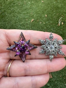 Lote De Colección De 2 Preciosos Broches En Forma De Estrella, Pin Púrpura Y Transparente Estate - Imagen 1 de 3