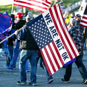 Outdoor Protest Banner - "We Are Not OK" Patriotische Gartenfahne für Sozialfahne - Bild 1 von 6