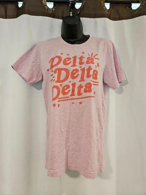 Camiseta Tri Delta Sorority Bid Day 2019 lavanda manga corta para mujer talla pequeña Foto 1 de 4