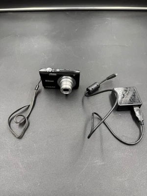 Cámara digital Nikon Coolpix A100 negra 20,1 megapíxeles Foto 1 de 4