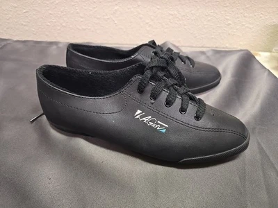 Vintage LA GEAR Black Leather Low Top 90s Shoes Womens Size 7 Incredible Shape - Image 1 of 4