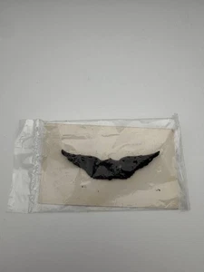 Avión militar de colección tripulante alas negras tenues - sellado Volupte Inc. - Imagen 1 de 3