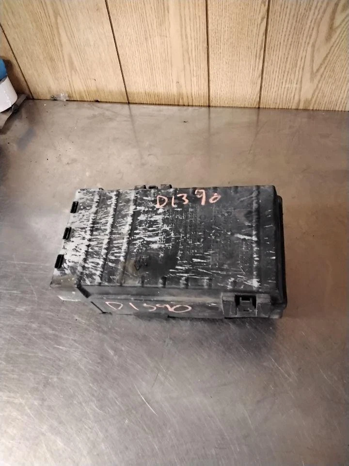 Dodge Caravan 2006-2007 caja de fusibles de motor OEM #5102969AC Foto 1 de 2