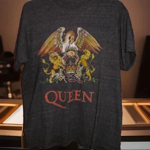 QUEEN ROCK BAND UNISEX ADULTS SIZE TSHIRT -SEE PICTURES FIRST - Picture 1 of 4