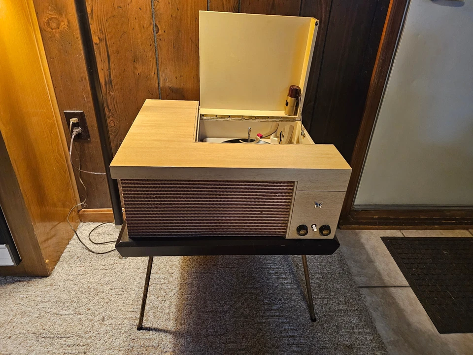 Cambiador de discos de tubo de vacío modelo 560A Atomic Era Voice of Music (V-M) ¡restaurado! Foto 1 de 4