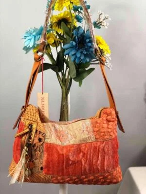 Bolso de Hombro NUEVO CON ETIQUETAS NAJ-OLEARI Cobaelle Tela Naranja Diferentes Patrones de Diseño Foto 1 de 4