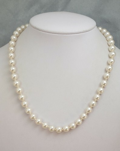 OFF WHITE Collana Vintage Annodata a Mano Fantastica Fibbia Fissata Bianca Finta Perla Lucite