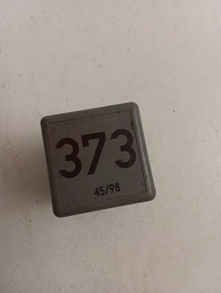 8D0951253A Relais Seat Skoda Audi Volkswagen golf 5 touran Passat Leon - Photo 1/4