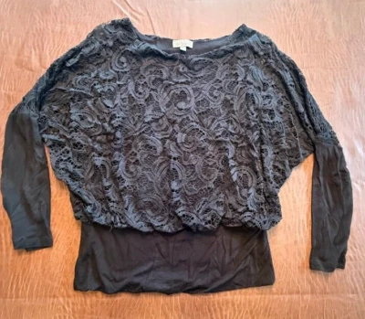 Camisa para mujer Joseph A con capas de encaje negra manga larga con bandas talla pequeña Foto 1 de 3