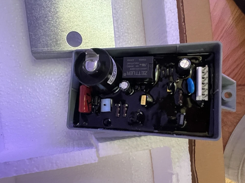 BOSCH 00618624 Ignition Coil 1/2" NPT Plastic Automotive Component - Image 1 of 4