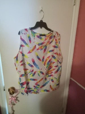 Blusa transparente sin mangas con estampado de plumas arco iris talla grande para mujer Foto 1 de 4