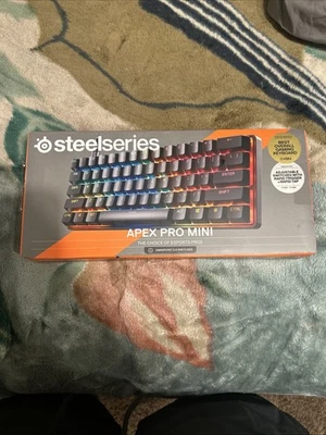 Steelers Apex Pro Mini Gaming Keyboard 60-PERCENT. - Image 1 of 2