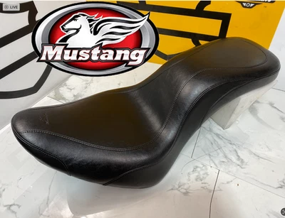Mustang 06-17 Softail Fat Boy Day Tripper 2-Up Seat 200mm Badlander - Image 1 of 4