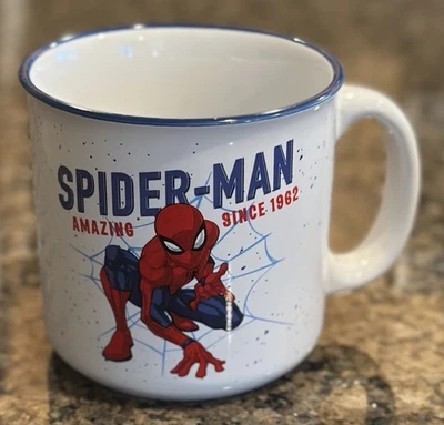 Taza de café Marvel Spider Man increíble desde 1962 blanca y azul Foto 1 de 4