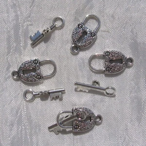 4er SET TOGGLE VERSCHLÜSSE VORHÄNGESCHLOSS & SCHLÜSSEL VERSILBERT Armbänder Kreationen Schmuck *T4 - Bild 1 von 4