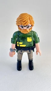 Playmobil Jurassic Park Male Worker Action Figure Green Uniform BLN Hair 2014 - Picture 1 of 12