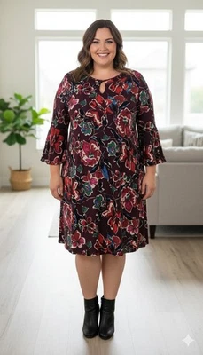 Vestido recto Roz and Ali floral oscuro ojo de cerradura frente mangas campana para mujer talla 1X Foto 1 de 4