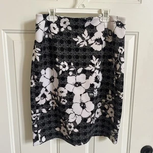 WOMENS sz 4 WHITE HOUSE BLACK MARKET FLORAL PENCIL SKIRT - Picture 1 of 5