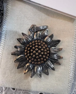Colgante de girasol silvestre James Avery de plata de ley y bronce Foto 1 de 2
