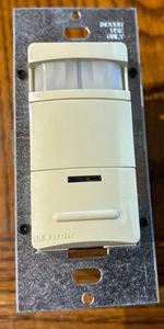 Leviton ODS10-TDI Decora 120/277V interruttore a parete vuoto sensore PIR - avorio - Foto 1 di 2