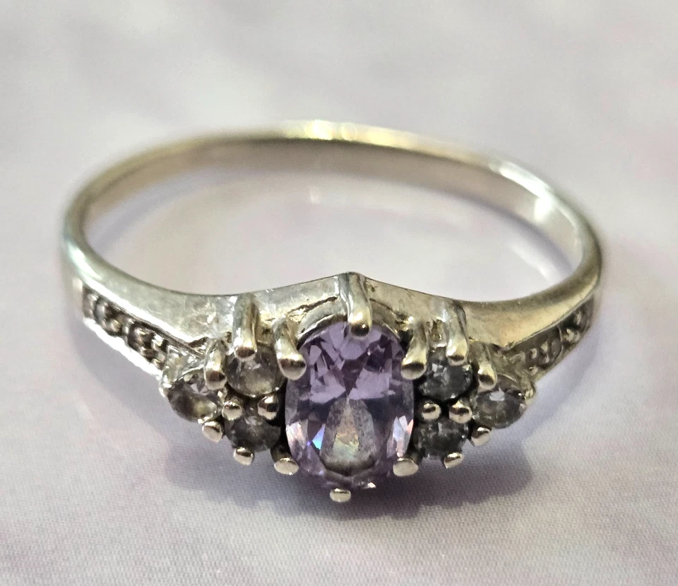 9ct Yellow Gold Ring Cubic Zirconia Stones Full UK Hallmark Ring Size M - Image 1 of 4